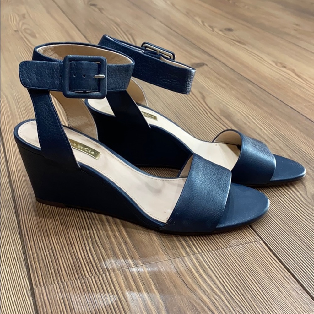 Brand New Louise Et Cie navy wedges. Size 7.